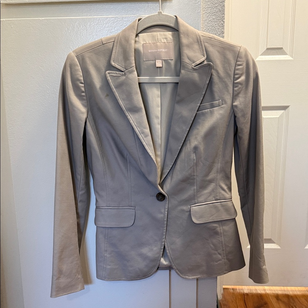 Banana Republic - Vintage Women’s Beige Suit